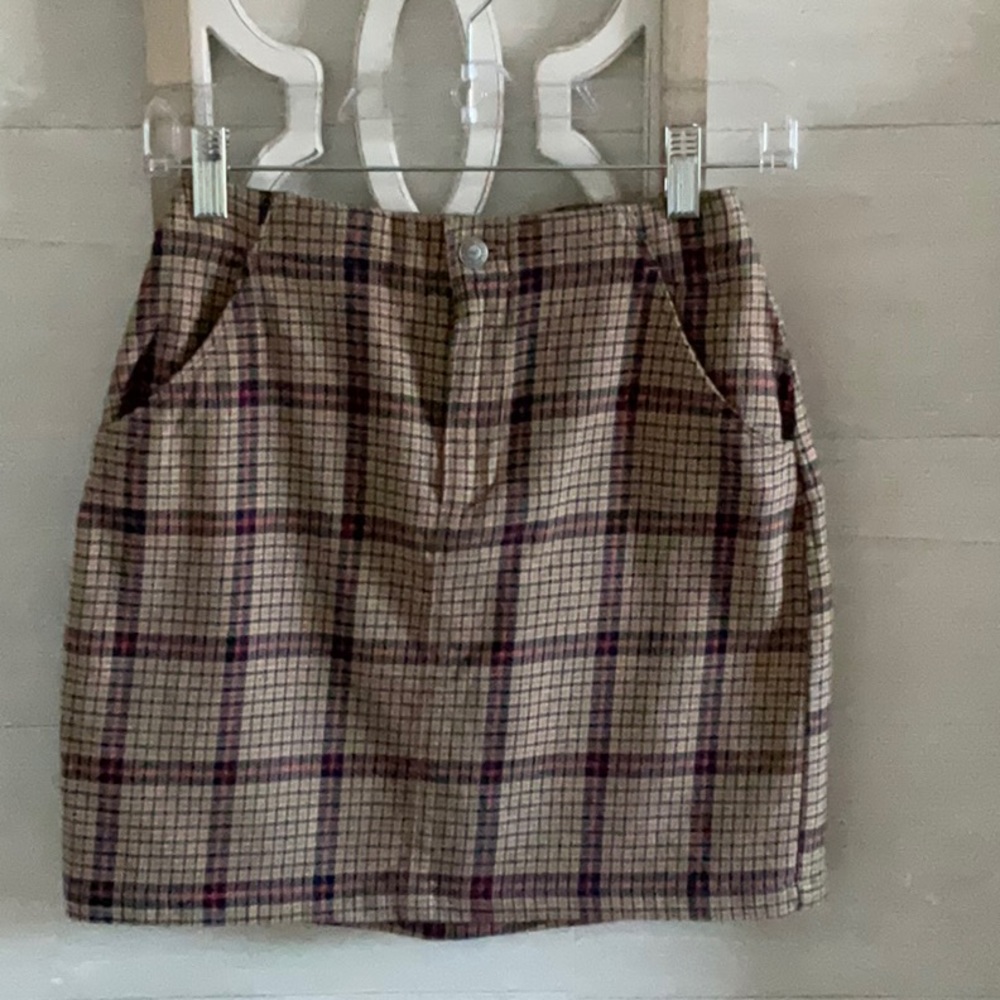Hollister size xs  brown and red plaid skirt.